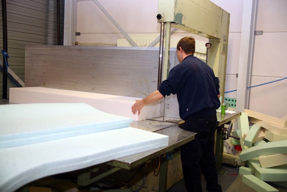 Productie van een rechthoekig matras op maat in onze eigen fabriek