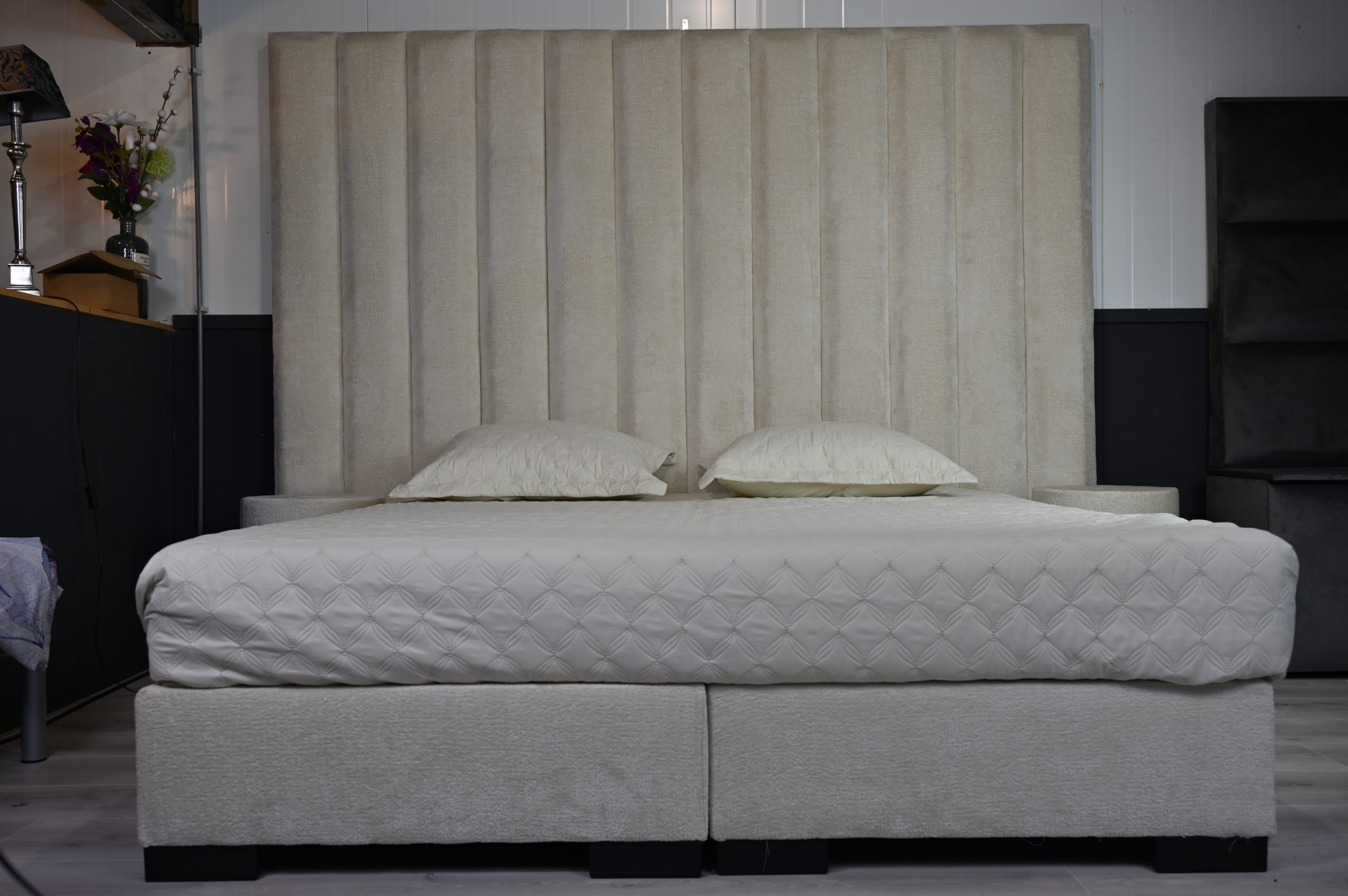 Boxspring met Groot Hoofdbord – Showroommodel Aanbieding