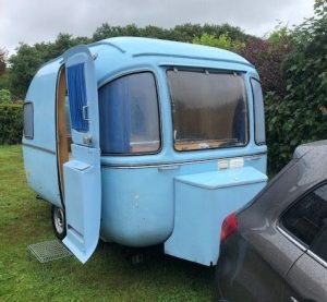 Een caravan met een unieke vorm, waarvoor we een caravan matras op maat hebben gemaakt.