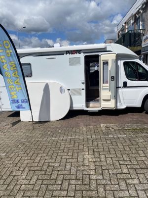Camper met halfrond matras